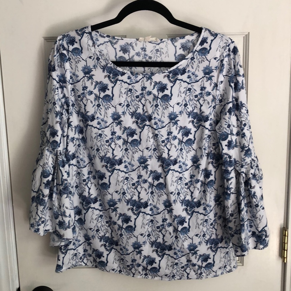 Jane and Delancey Blue/White Floral Top Size Med
